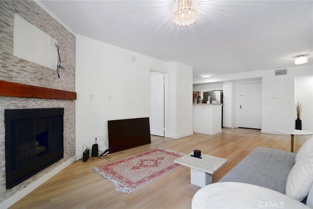 21400 Burbank Boulevard 202, Woodland Hills, CA 91367 — photo 5 of 20