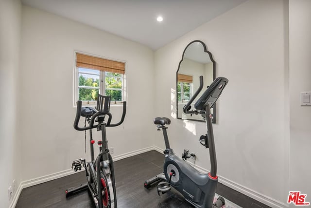 1110 Benedict Canyon Drive, Beverly Hills, CA 90210 — photo 43 of 61