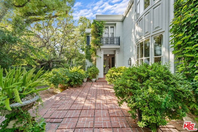 1110 Benedict Canyon Drive, Beverly Hills, CA 90210 — photo 6 of 61