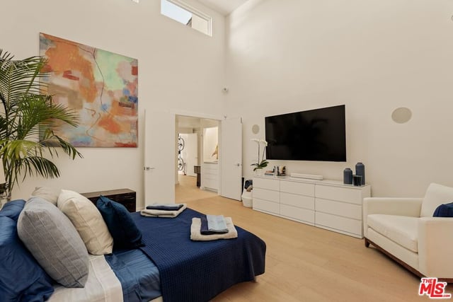 1129 Larrabee Street 7, West Hollywood, CA 90069 — photo 10 of 19