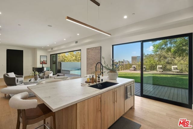 3208 Oakley Drive, Los Angeles, CA 90068 — photo 19 of 61