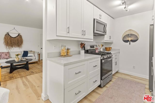 3325 Bagley Avenue 105, Los Angeles, CA 90034 — photo 13 of 38