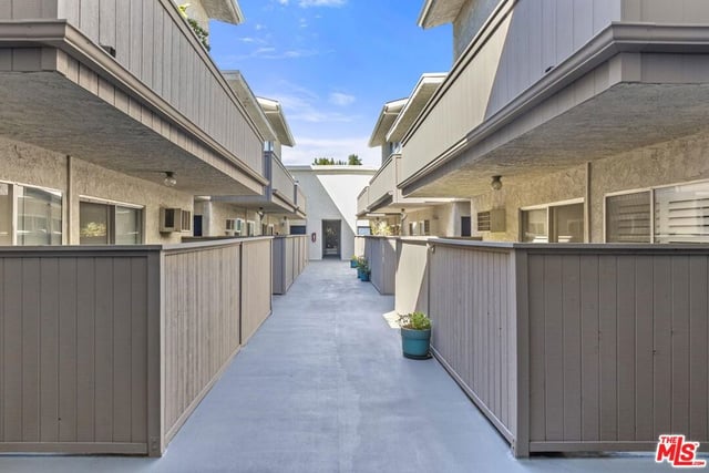 3325 Bagley Avenue 105, Los Angeles, CA 90034 — photo 35 of 38