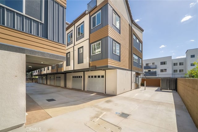 6837 N Haskell Avenue, Van Nuys, CA 91406 — photo 40 of 42