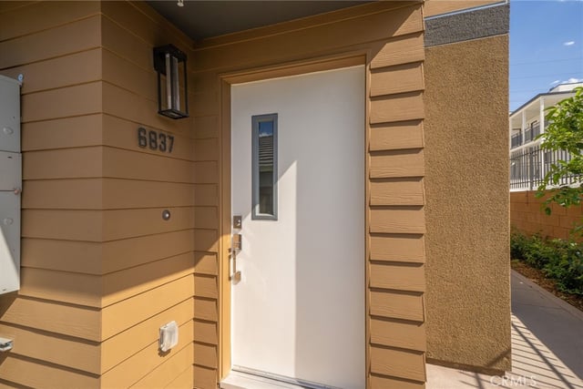 6837 N Haskell Avenue, Van Nuys, CA 91406 — photo 5 of 42