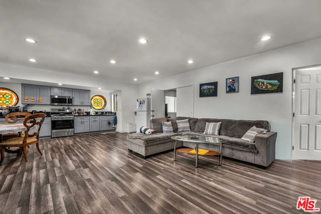 15623 Dorian Street, Sylmar, CA 91342 — photo 4 of 47
