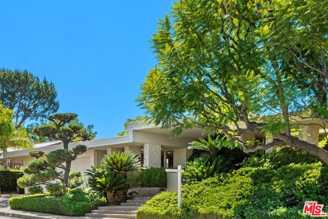 3031 Elvido Drive, Los Angeles, CA 90049 — photo 10 of 62
