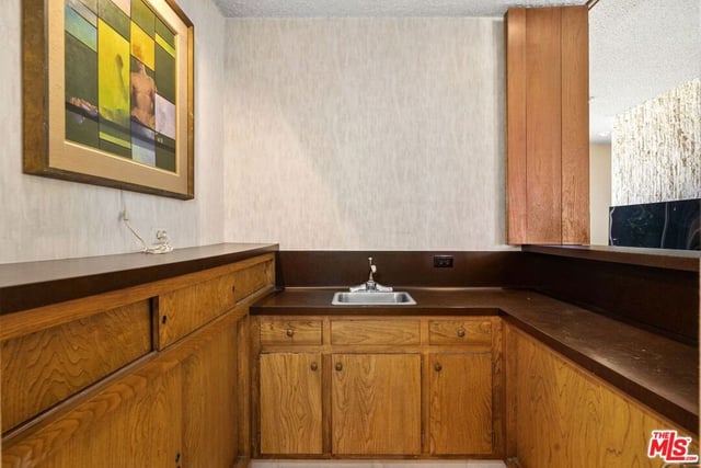 3031 Elvido Drive, Los Angeles, CA 90049 — photo 18 of 62