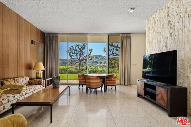 3031 Elvido Drive, Los Angeles, CA 90049 — photo 19 of 62