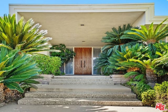 3031 Elvido Drive, Los Angeles, CA 90049 — photo 2 of 62