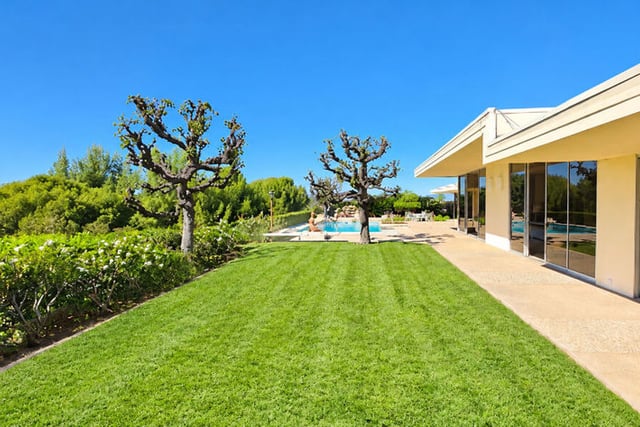 3031 Elvido Drive, Los Angeles, CA 90049 — photo 4 of 62