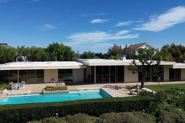 3031 Elvido Drive, Los Angeles, CA 90049 — photo 6 of 62