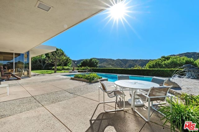 3031 Elvido Drive, Los Angeles, CA 90049 — photo 8 of 62