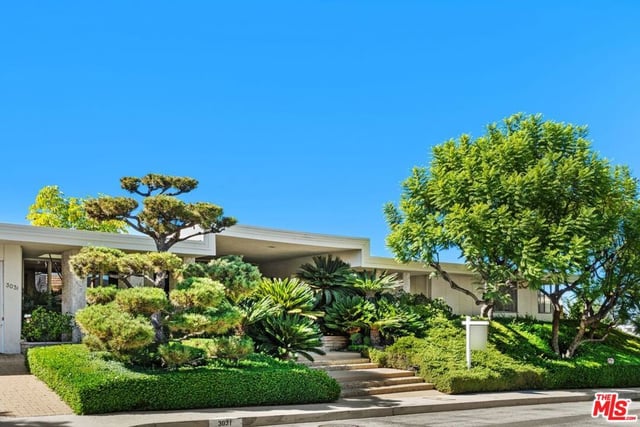 3031 Elvido Drive, Los Angeles, CA 90049 — photo 9 of 62