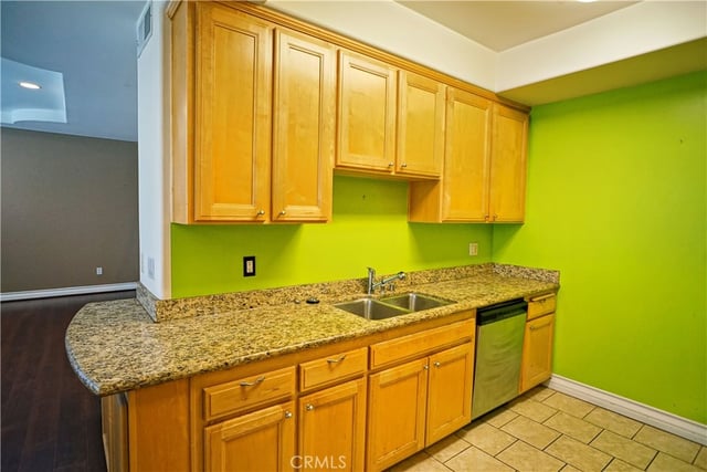 10623 Moorpark, North Hollywood, CA 91602 — photo 10 of 45