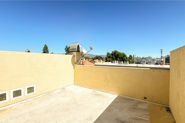 10623 Moorpark, North Hollywood, CA 91602 — photo 42 of 45