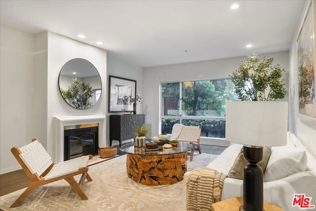 11855 Goshen Avenue 104, Los Angeles, CA 90049 — photo 2 of 30