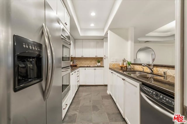 11855 Goshen Avenue 104, Los Angeles, CA 90049 — photo 5 of 30