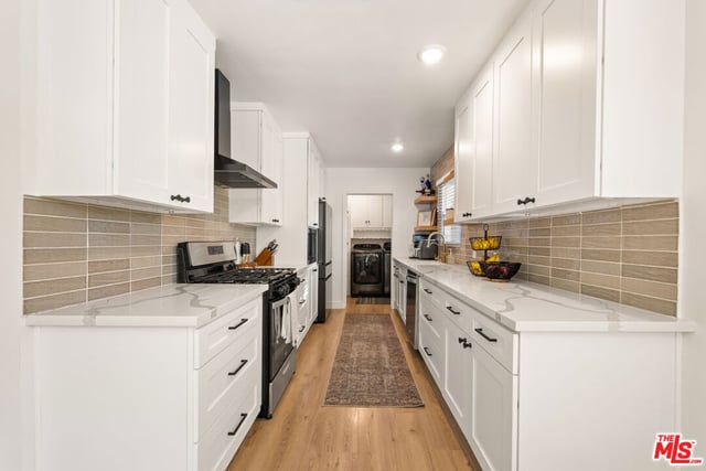 17109 Burton Street, Lake Balboa, CA 91406 — photo 5 of 15