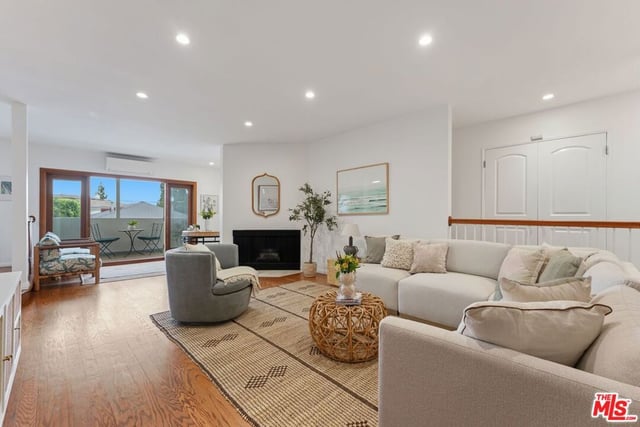 944 17th Street 6, Santa Monica, CA 90403 — photo 2 of 24