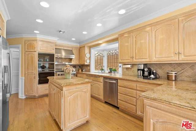 3324 Alana Drive, Sherman Oaks, CA 91403 — photo 13 of 58