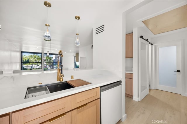 8103 N Marina Pacifica Drive N, Long Beach, CA 90803 — photo 18 of 34
