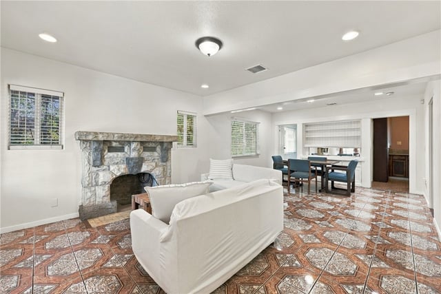1659 W 39th, Los Angeles, CA 90062 — photo 3 of 37