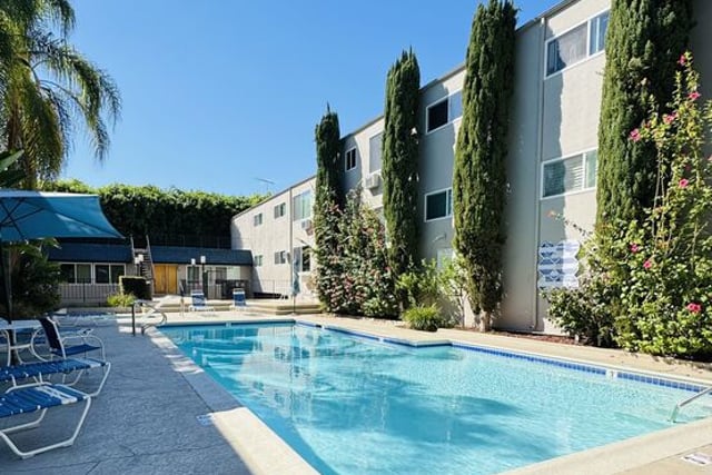964 Larrabee Street 107, West Hollywood, CA 90069 — photo 3 of 5