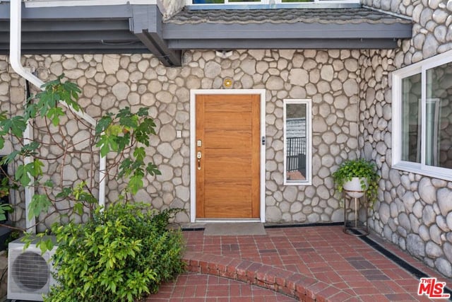 4631 Ensenada Drive, Los Angeles, CA 91364 — photo 2 of 24