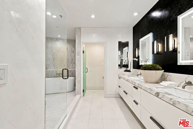 10580 Wilshire Boulevard 36, Los Angeles, CA 90024 — photo 17 of 33