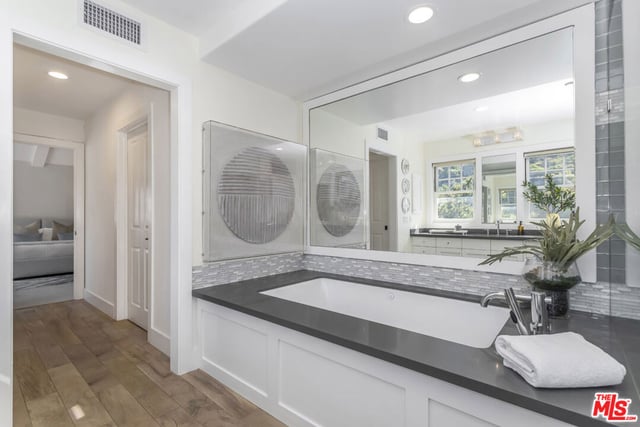 2201 Beech Knoll Road, Los Angeles, CA 90046 — photo 30 of 44