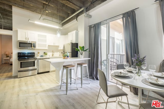 312 W 5th Street 606, Los Angeles, CA 90013 — photo 3 of 33