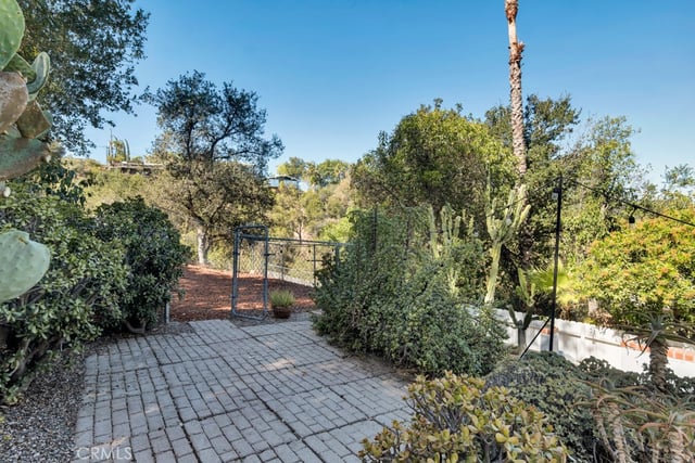 4559 Ensenada Drive, Woodland Hills, CA 91364 — photo 20 of 36