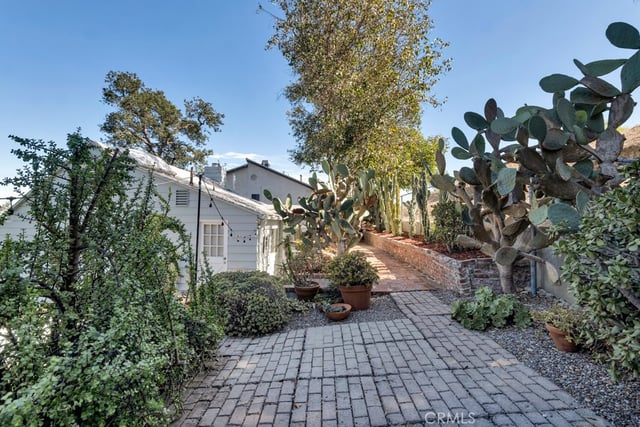 4559 Ensenada Drive, Woodland Hills, CA 91364 — photo 24 of 36