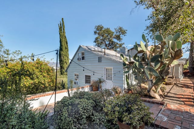 4559 Ensenada Drive, Woodland Hills, CA 91364 — photo 26 of 36