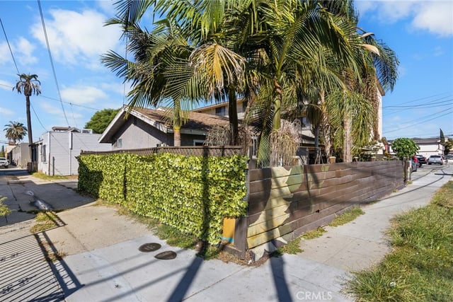 937 Martin Luther King Jr. Ave, Long Beach, CA 90813 — photo 23 of 36
