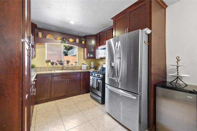 937 Martin Luther King Jr. Ave, Long Beach, CA 90813 — photo 9 of 36