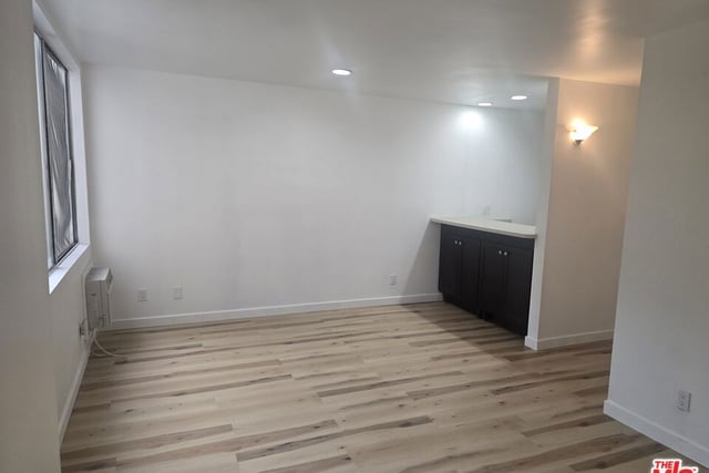 320 S Ardmore Avenue 216, Los Angeles, CA 90020 — photo 8 of 19