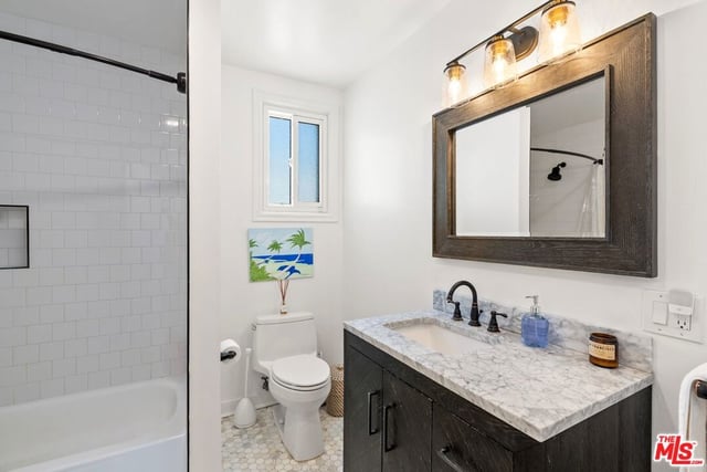 3792 Colonial Avenue, Los Angeles, CA 90066 — photo 10 of 19
