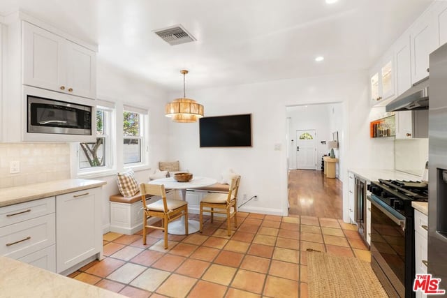 3792 Colonial Avenue, Los Angeles, CA 90066 — photo 7 of 19