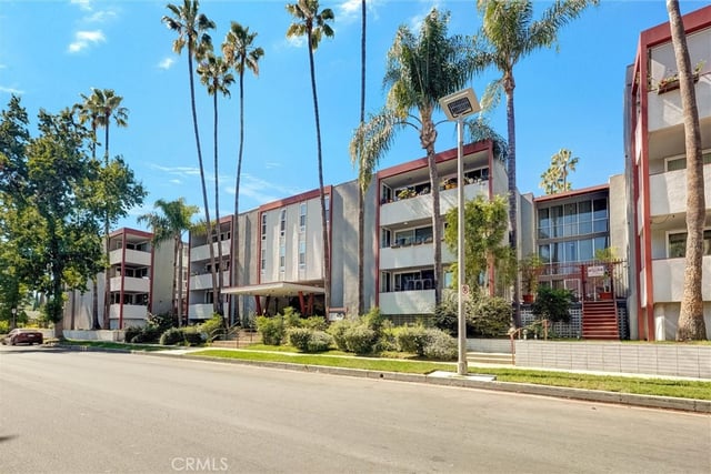 4915 Tyrone 325, Sherman Oaks, CA 91423 — photo 32 of 34