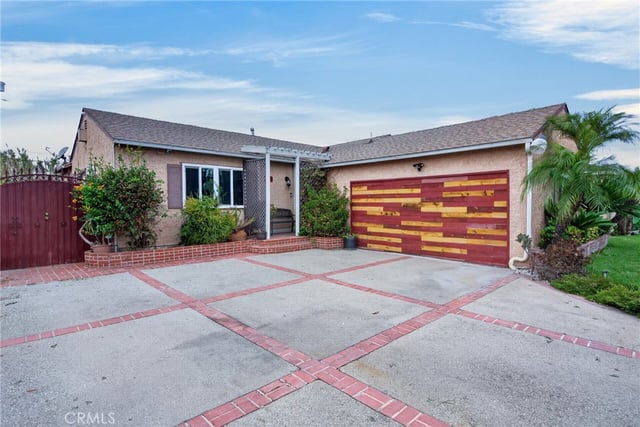 707 S Clymar Avenue, Compton, CA 90220 — photo 3 of 26