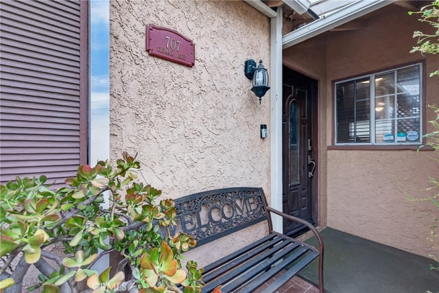 707 S Clymar Avenue, Compton, CA 90220 — photo 4 of 26