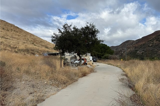 11561 Soledad Canyon, Agua Dulce, CA 91390 — photo 2 of 5