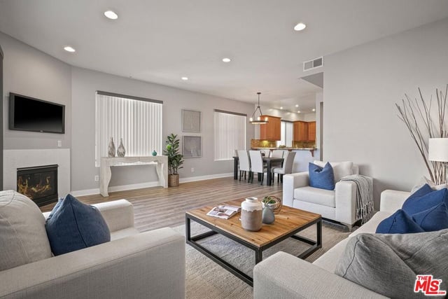 11851 Laurelwood Drive 102, Studio City, CA 91604 — photo 2 of 27
