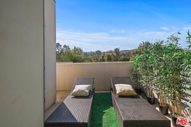 11851 Laurelwood Drive 102, Studio City, CA 91604 — photo 24 of 27