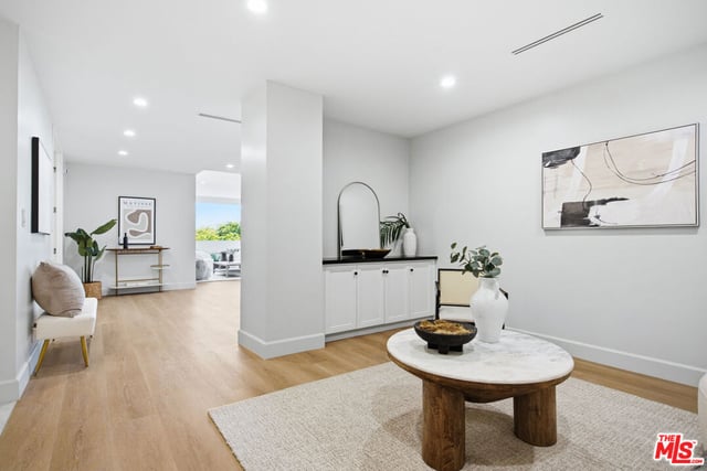 325 N Oakhurst Drive 405, Beverly Hills, CA 90210 — photo 12 of 75