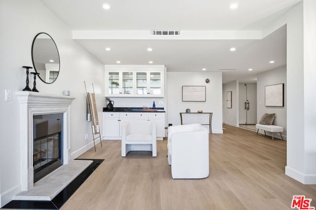 325 N Oakhurst Drive 405, Beverly Hills, CA 90210 — photo 15 of 75