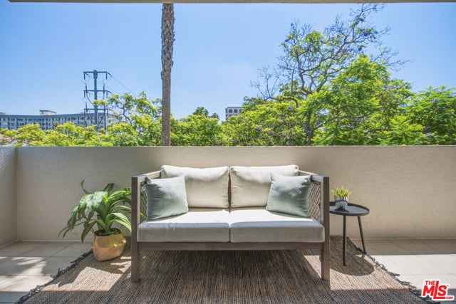 325 N Oakhurst Drive 405, Beverly Hills, CA 90210 — photo 22 of 75