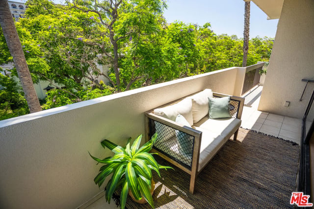 325 N Oakhurst Drive 405, Beverly Hills, CA 90210 — photo 23 of 75
